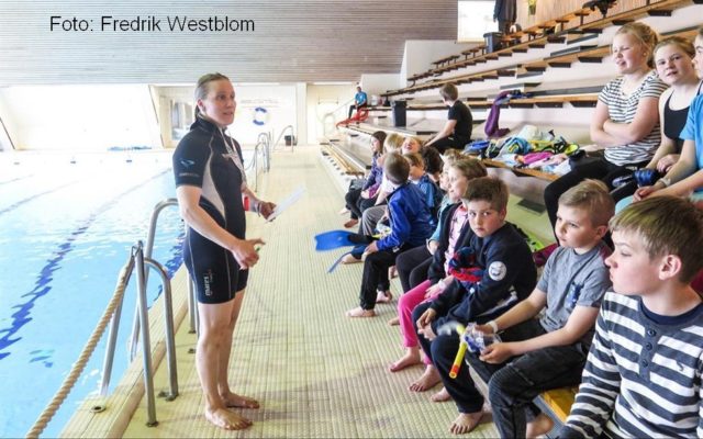 VasaBladet, Foto: Fredrik Westblom Var försiktiga i vattnet, säger tränaren Jenni Paavola.