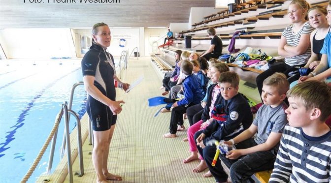 VasaBladet, Foto: Fredrik Westblom Var försiktiga i vattnet, säger tränaren Jenni Paavola.